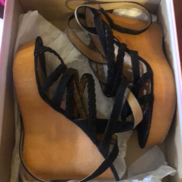 Women’s strappy 5 inch wedges By etc! - Picture 2 of 3